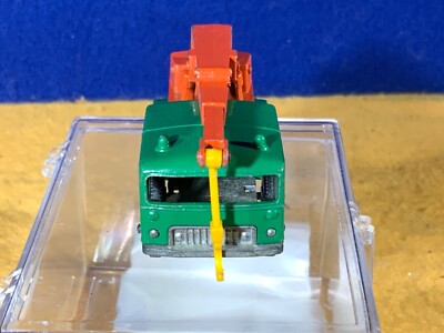 R9-71 MATCHBOX No. 30 - 8 WHEEL CRANE - MADE IN ENGLAND BY LESNEY