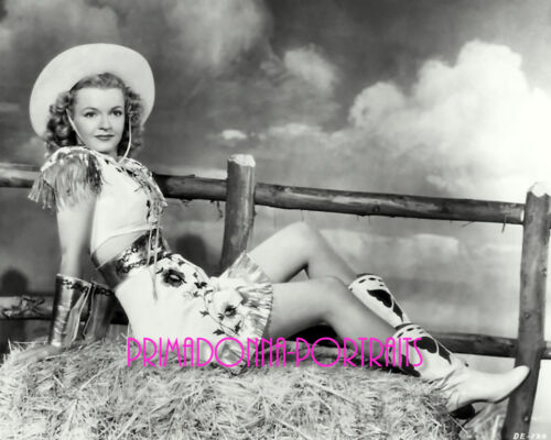 Photo de laboratoire DALE EVANS 8X10 années 1940 sexy cowgirl, leggy cowboy bottes portrait - Photo 1 sur 1