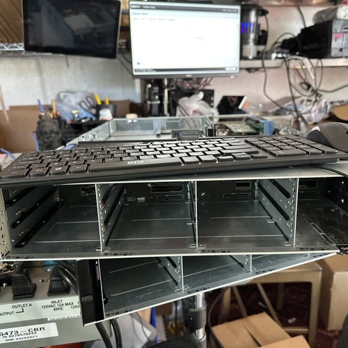 Dell EMC R740xd Server (1) Xeon Silver 4214 | 32GB RAM , No Hdd , no win .#01 - Picture 13 of 16