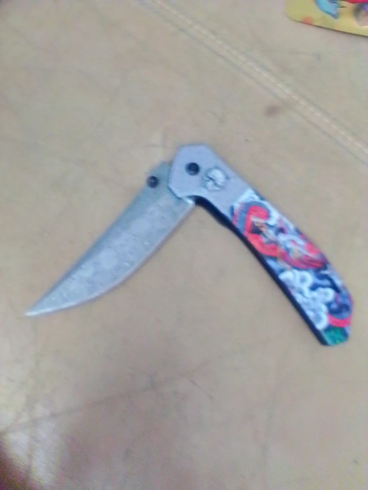 Wartech, Ast. Plegable. Cuchillo con cara de diablo y dragón de colores / mango de diseño de nube Foto 2 de 4