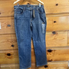 NWT Lee Relaxed Fit Straight Leg Mid Rise Women  s Classic Blue Jeans 14 Comfort