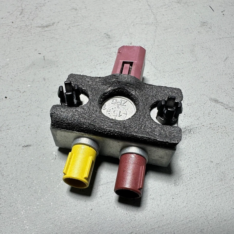 Mercedes-Benz E550 2010-2017 amplificador dúplex activo señal GPS fabricante de equipos originales Foto 2 de 4