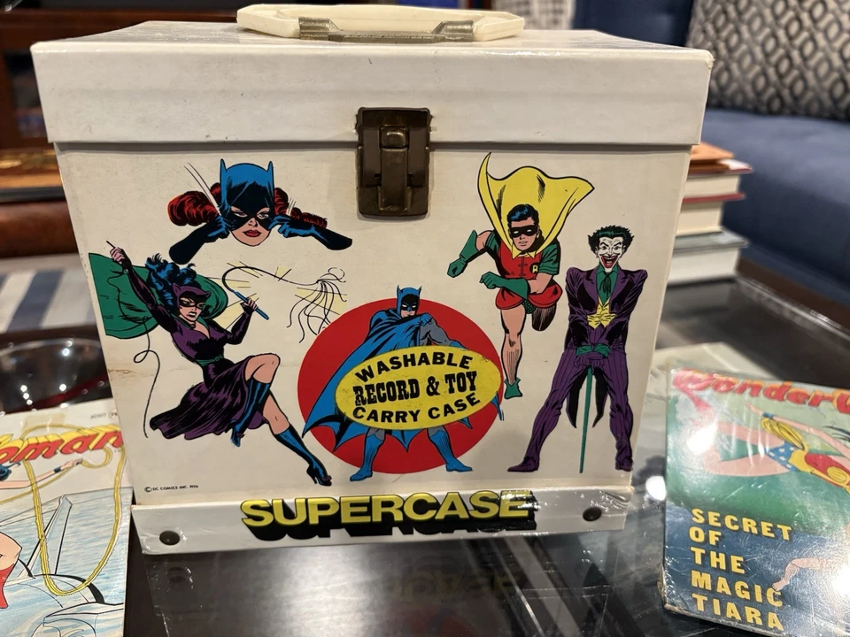 Vintage 1976 DC Comics Record and Toy Carry Case w/ 2 Wonder Woman Story Records - Image 2 of 4