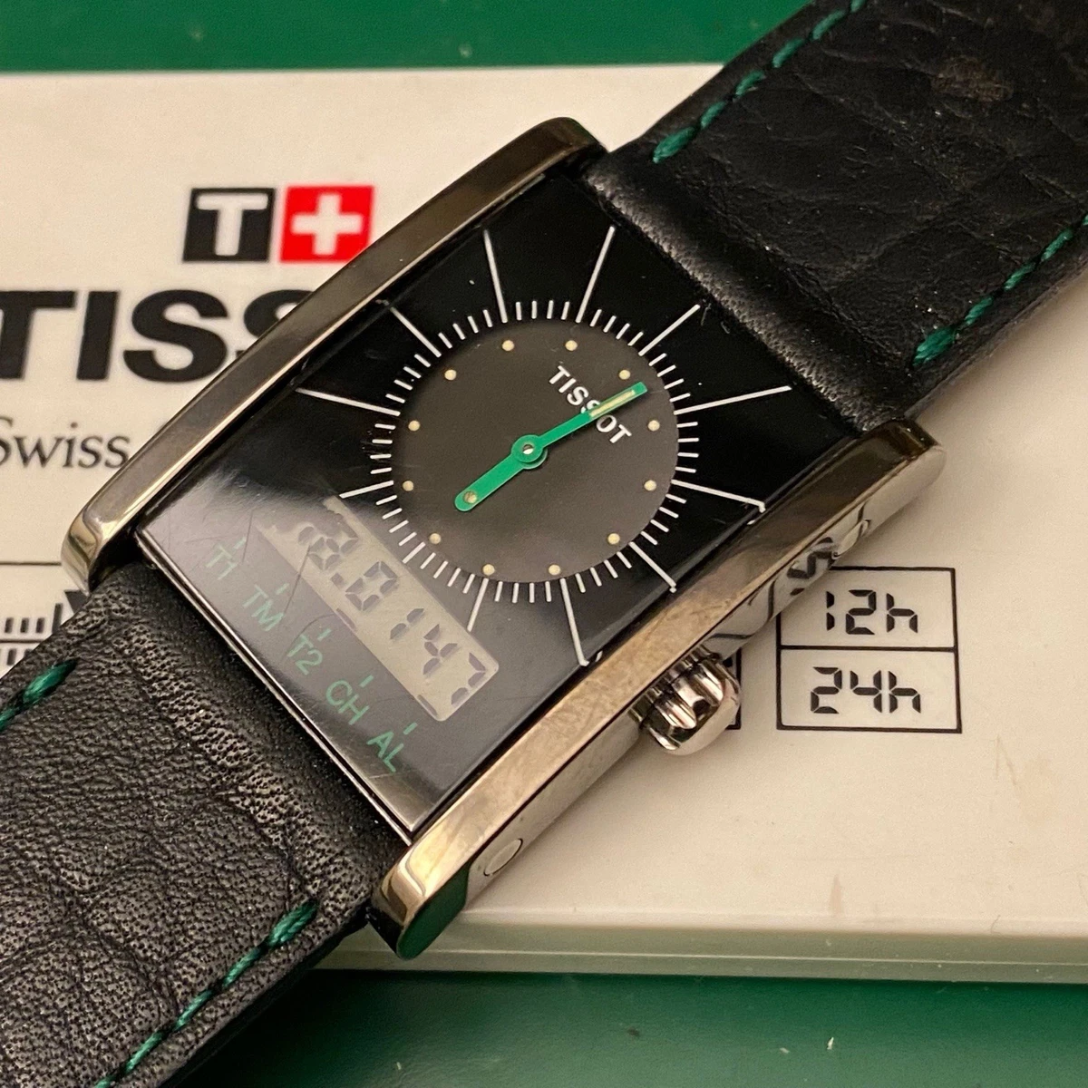 Montre Tissot Two Timer D372661AX - Chrono Rouge Vintage - Quartz - Suisse - Années 90