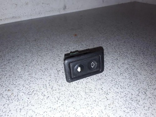 BMW 3 Touring E36 Schalter für Fensterheber hinten links 8365300 1.60 33746915