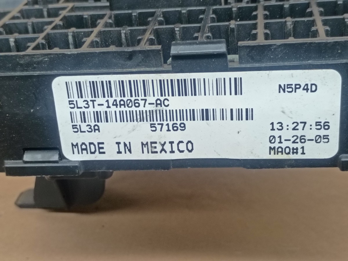 UPGRADED CIRCUIT BOARD RELAY FUSE BOX p/n 5L3T-14A067-AC FORD F