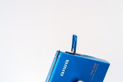 Aiwa AM-HX100 MiniDisc Player - Blue [LOOSE BATT DOOR] [DEMO