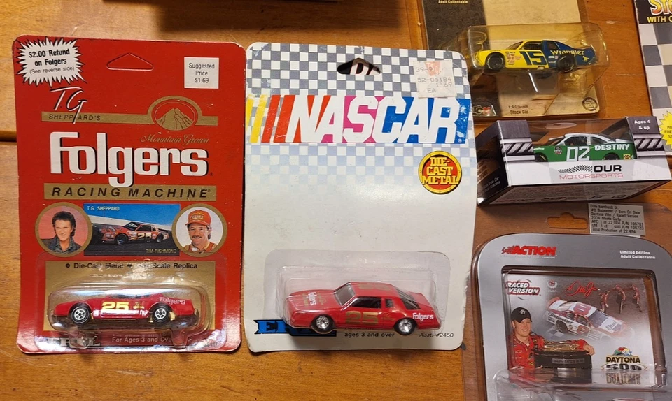 Lote de 10 carros antigos NASCAR de metal fundido – Dale Earnhardt Jr., Darrell Waltrip, Fol - Imagem 2 de 4