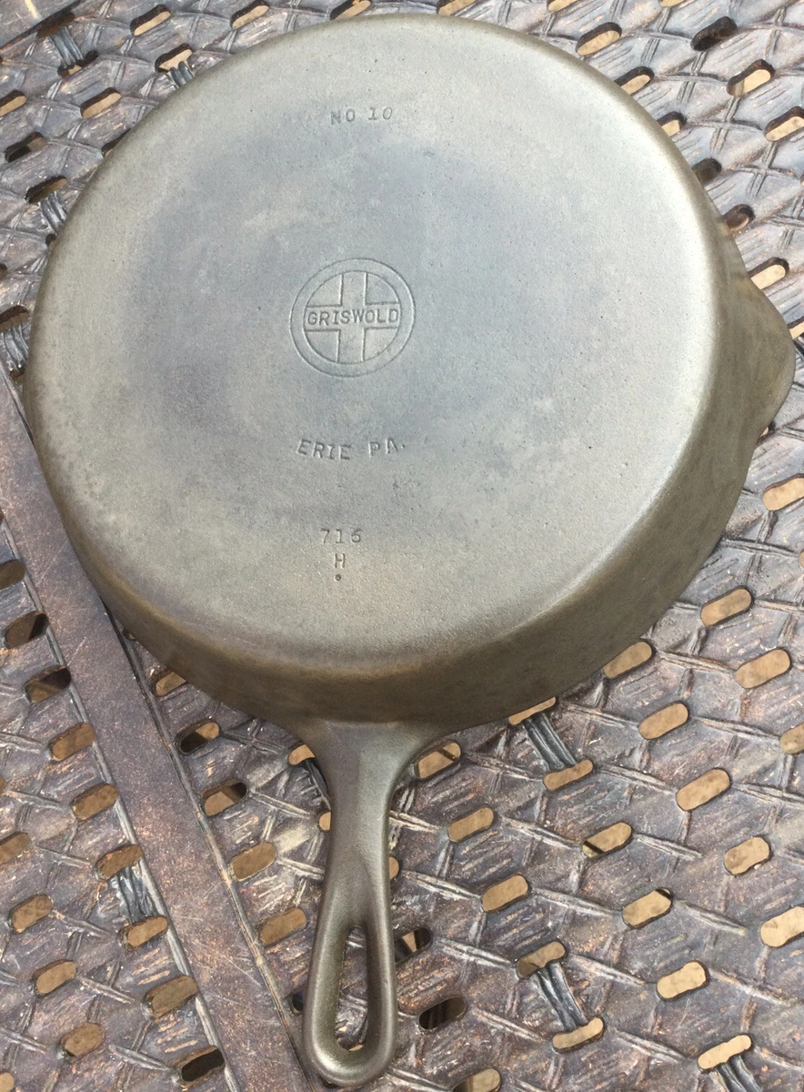 Griswold Cast Iron #10 Skillet 716 H Small Logo, Early Handle