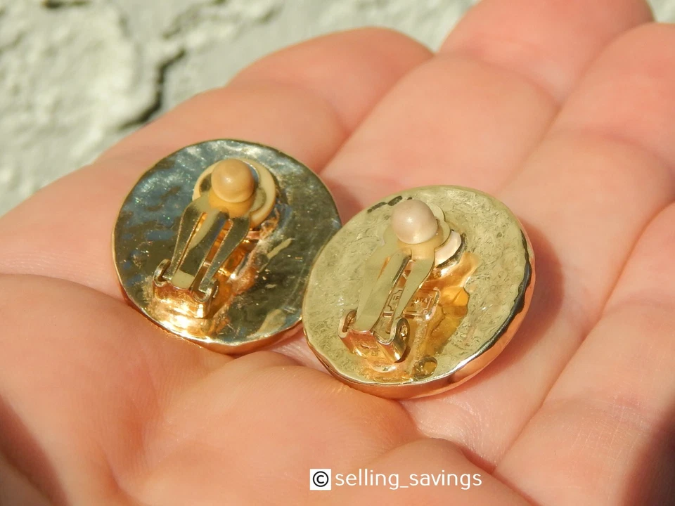 18K YELLOW GOLD IPPOLITA HAMMERED DISC 9/10th INCH OMEGABACK CLIP ON EARRINGS - Image 4 of 4