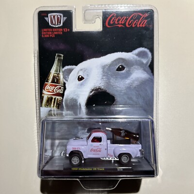 1950 STUDEBAKER 2R TRUCK           2022 CASTLINE M2 MACHINES COCA-COLA  1:64