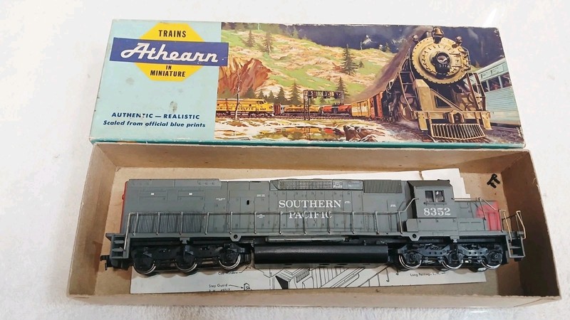 HO SCALE ATHEARN SD40T-2 SOUTHERN PACIFIC #8352 DIESEL LOCOMOTIVE🔥🔥🔥🔥🔥🔥