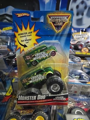 2009 Hot Wheels Monster Jam DUOS UDDER MADNESS Truck Car Set NIB