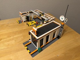 LEGO CITY: Garage (7642)  100% Complete w/Instructions | No Box