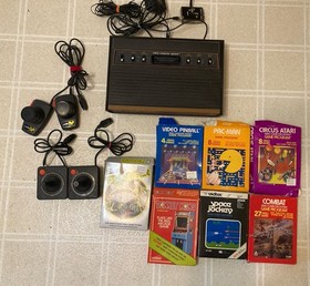 atari 2600 Wood grain console With 2 Joysticks, 2 Paddle Controls And 7 Games!
