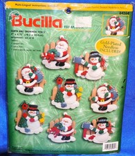 New BUCILLA SANTA SNOWMEN FENCE 8 Felt Sequin Jeweled Ornament Kit Christmas NIP