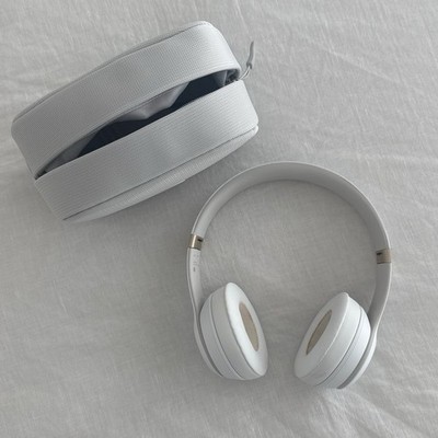 Beats Solo 4 Wireless Headphones with Case. White. Good Condition