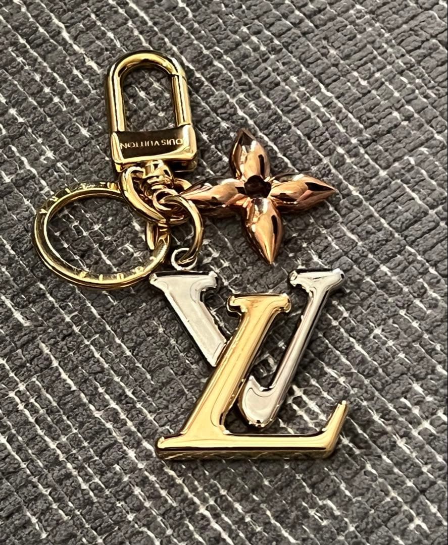 LOUIS VUITTON New Wave keychain charm