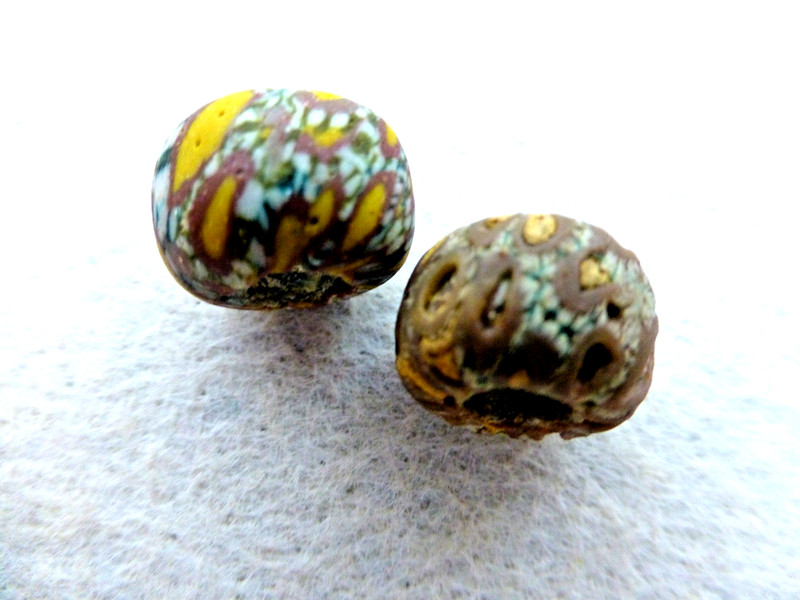 ANCIENT  RARE 2 PCS  AUTHENTIC  GLASS TRADE BEAD W/ SLANTED YELLOW EYES