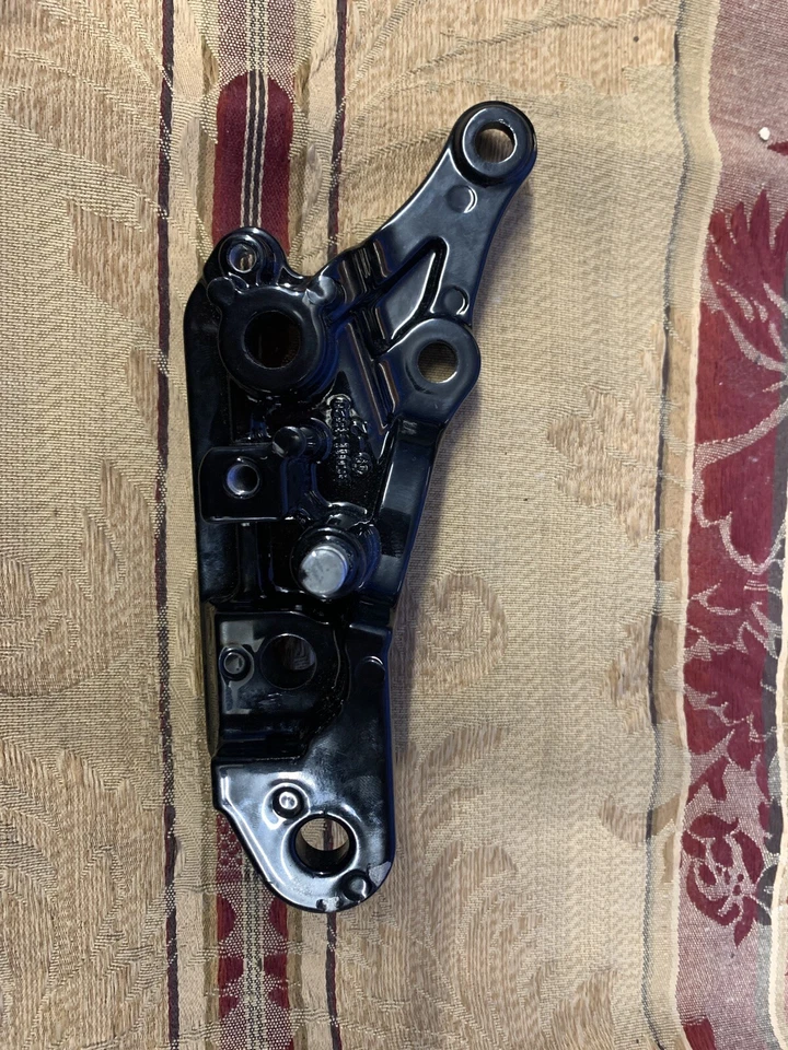 KAWASAKI ZR 1100 1200 1999 RH RIDERS CLAVIJA SOPORTE OEM LOTE 85K4728 Foto 2 de 4