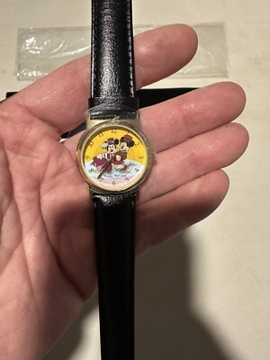 Rare Vintage 1998 Walt Disney Cast Member Exclusive Holiday Celebration Watch