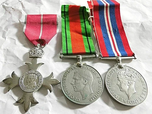 WW2 OFFICER M.B.E. MILITARY GROUP MAJOR GODFREY R.E.M.E. CASE KINGS LETTER