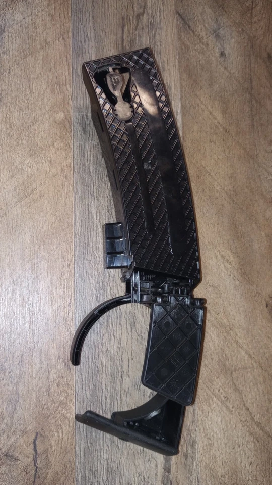 2004 BMW Z4 / E85 - Left /  Driver Side In-dash Cupholder 31366-0100 - Image 3 of 4