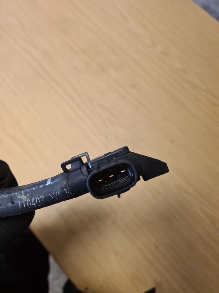 Sensor de presión de escape Hyundai Santa Fe MK2 2011 392102A800 2,2 diésel Foto 3 de 4