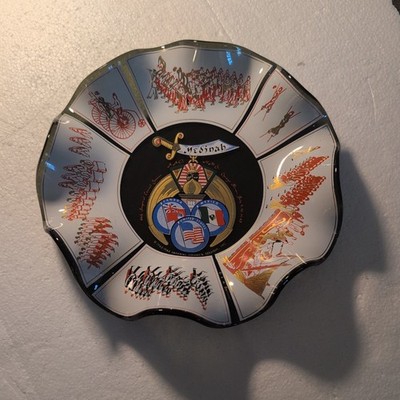 1962 - 1963 MEDINAH IMPERIAL COUNCIL SESSION  in CHICAGO Bent Glass Bowl