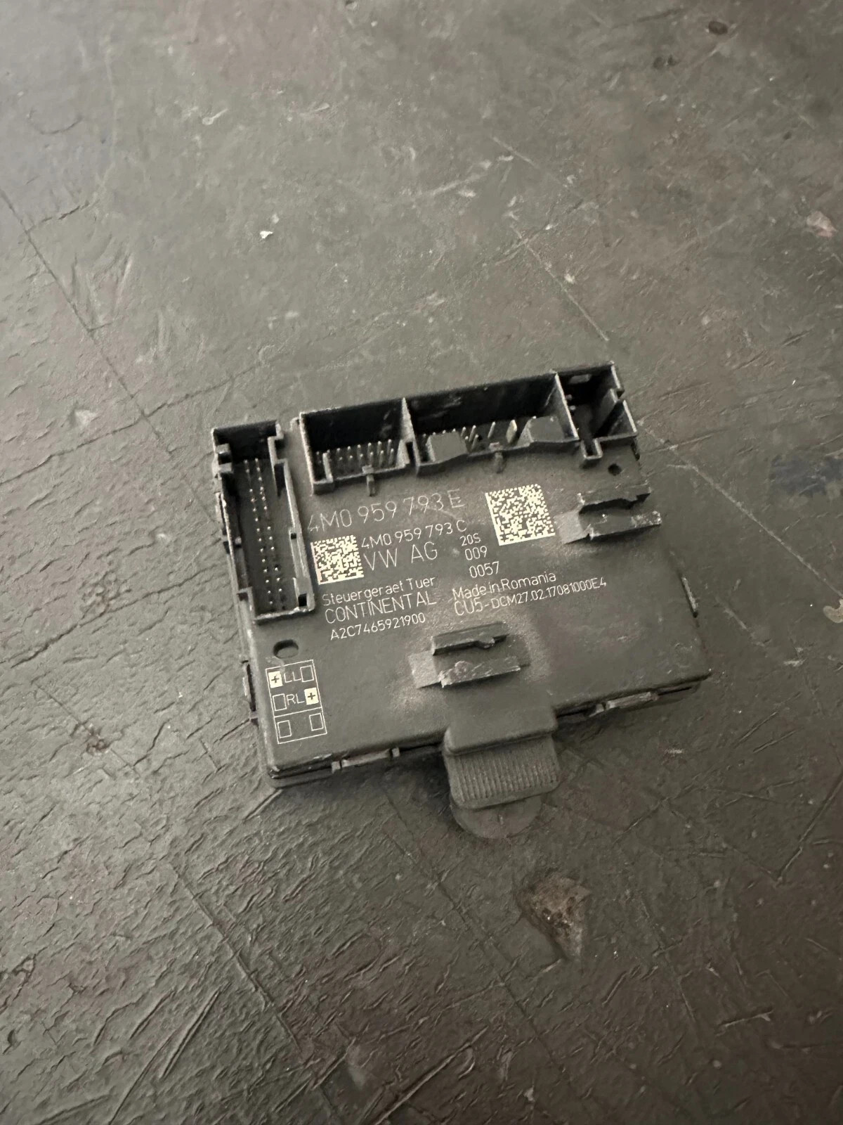 Bentley Bentayga 2017-2018 FRONT+LEFT Door control module P/N 4M0959793