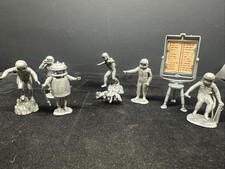 Vintage 1962 MARX Operation Moon Base Playset Astronaut figure lot 8 Different