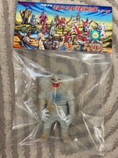 Max Toy Monster Ultraman Series Jamila White Orange Limited Model SOFUBI Figure