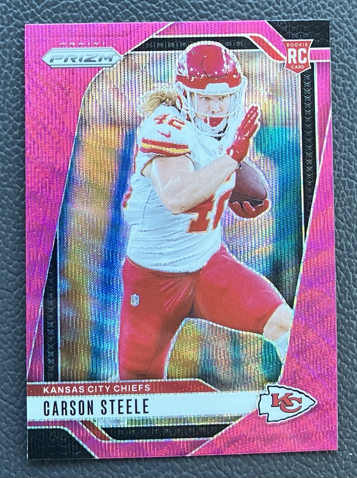 2024 Panini Prizm #377 Carson Steele Pink Wave Kansas City Chiefs Rookie