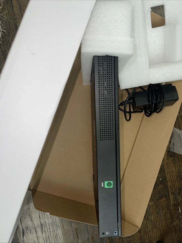 Ubiquiti EdgeRouter 12 (ER-12), 12 Port Advanced Network Router Excellent - Image 4 of 4