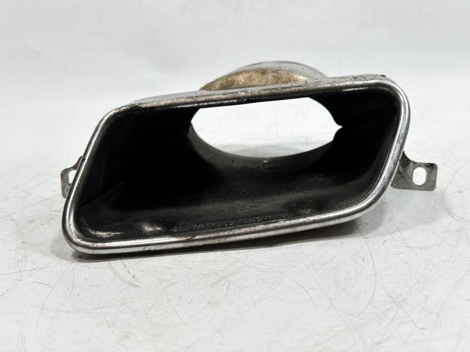 10-13 MERCEDES BENZ W212 E CLASS DRIVER PONTA DE SILENCIADOR DE ESCAPE TRASEIRA ESQUERDA FABRICANTE DE EQUIPAMENTO ORIGINAL - Imagem 2 de 4