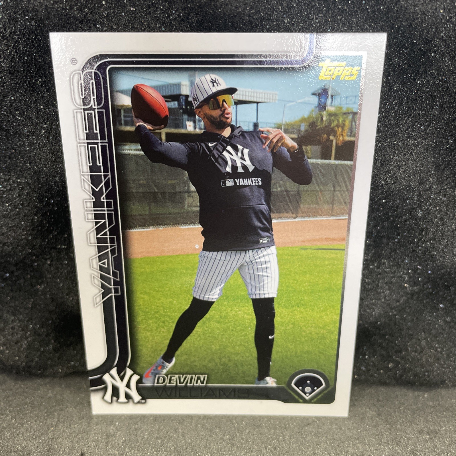 2025 Topps Update Golden Mirror Variation Devin Williams #us178