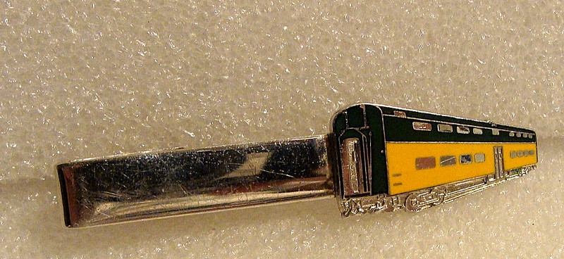 MARVELOUS VINTAGE YELLOW & GREEN ENAMELED RAILROAD PASSENGER CAR TIE CLASP
