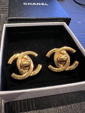 Authentic Boxed Chanel classic turnlock clip on gold earrings 96A RRP £1,050