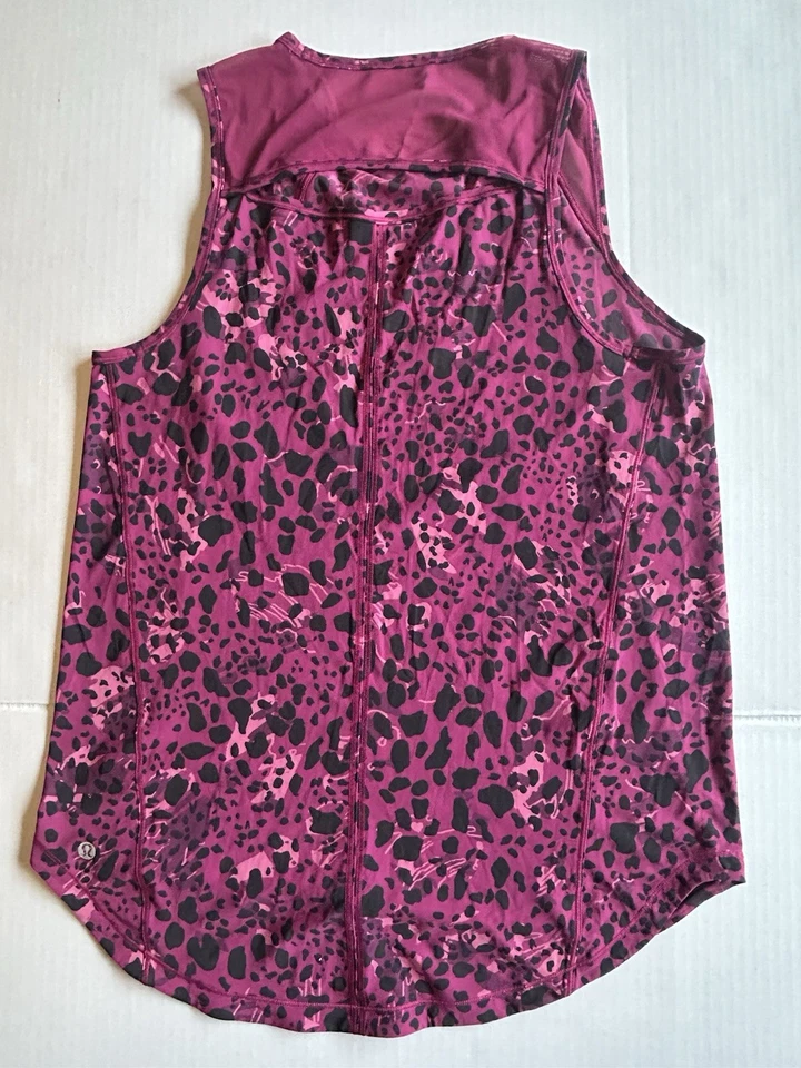 TANQUE ESCULPIDO LULULEMON, CAMUFLAJE GUEPARDO/MAGENTA PÚRPURA, TALLA 6 Foto 4 de 4