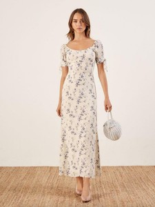 us8 meredith reformation maxi tie sleeve floral dress