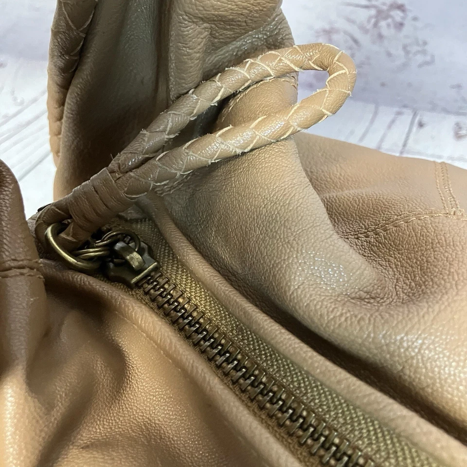 Hobo de gran tamaño de cuero artesanal Clever Carriage Company St. Tropez Foto 2 de 4