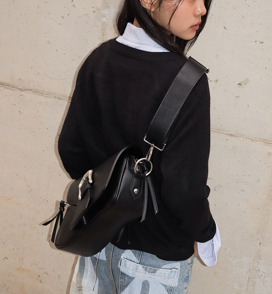 【UGAMAKARAS】 Bumpy Buckle Holster Bag ★送料・関税込★ MUSINSA | IUGAMAKARAS Bumpy Buckle Holster Bag