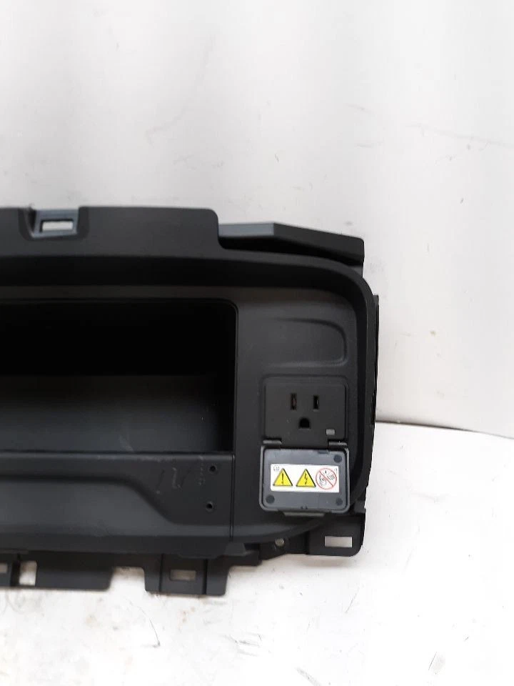 21-24 RAM 5500 GORDITO MEDIO INFERIOR CON ENCHUFES USB Foto 3 de 4