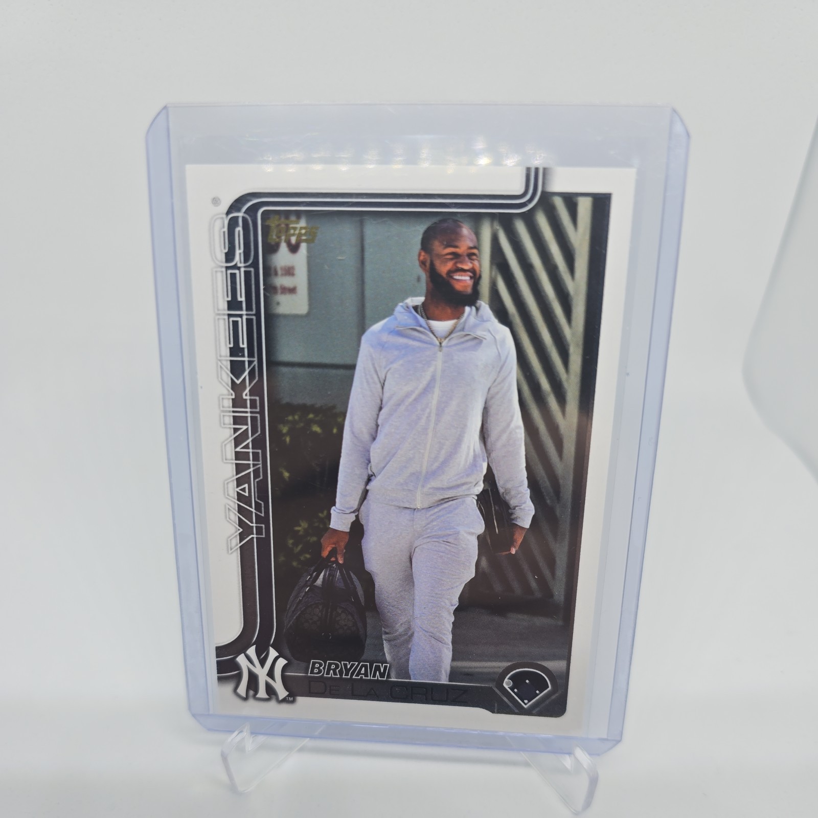 2025 Topps Update Series Bryan De La Cruz Yankees #US234 Golden Mirror SP