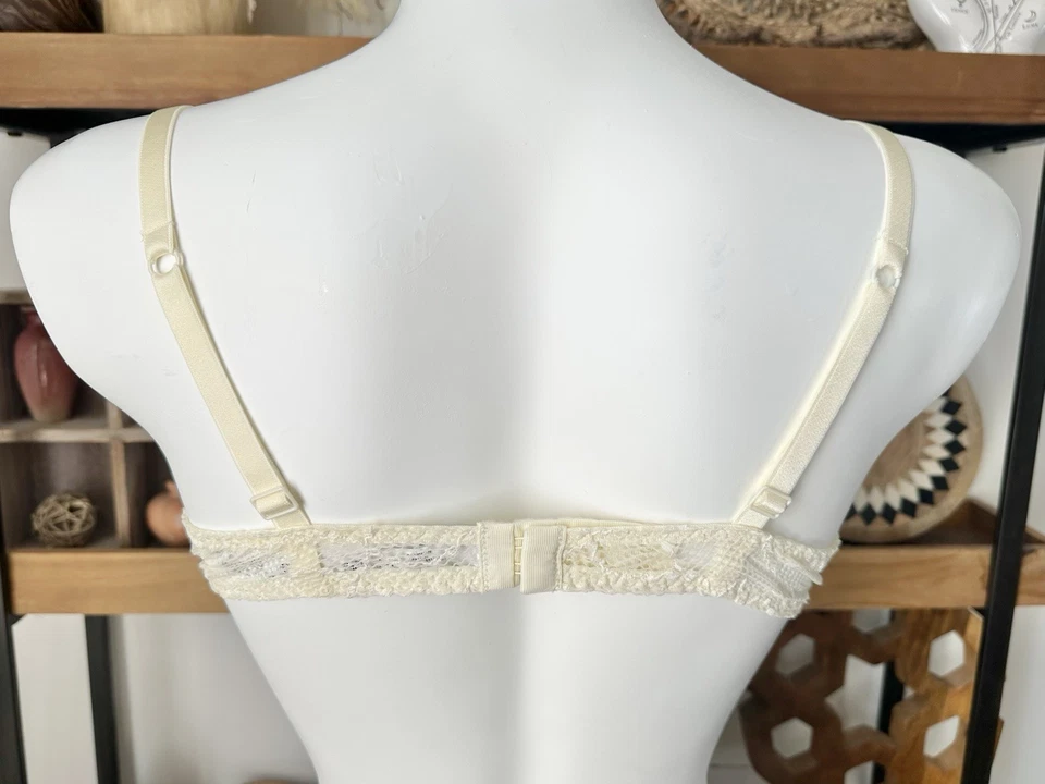 Sutiã Intimissimi tamanho 38B renda marfim acabamento marrom novo sem etiquetas  - Imagem 3 de 4