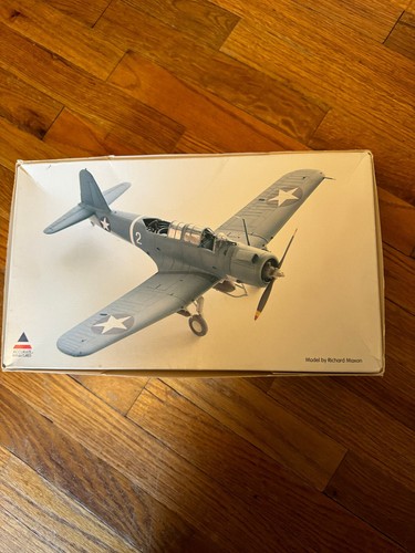 Accurate Miniatures Marine Corps SB2U3 Vindicator VMSB-241 Battle of Midway 1/48 - Picture 2 of 17