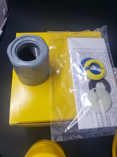 Hubbell HBL27W47M1 NRR 20A Watertight Locking Connector 2P 3W 125Vac L5-20R - Picture 2 of 6