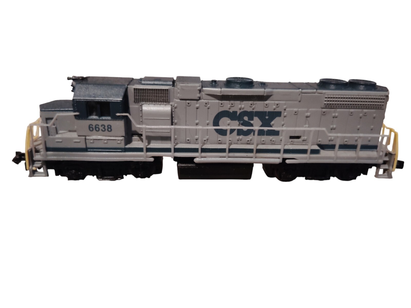 HO Scale Life-Like GP38/6638 CSX Powered Diesel Locomotive