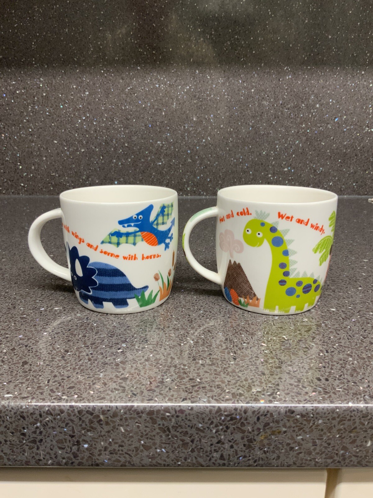 Tazas de dinosaurio Queens By Churchill Childs X 2 solo Reino Unido.