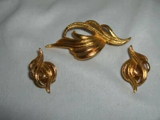 Vintage Torino Brushed Gold Tone Scrolls Clip Earrings  & Pin Signed RARE